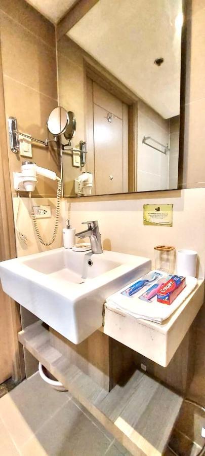 Studio Unit Condo At Antel Serenity Suites Makati Manila Exterior foto